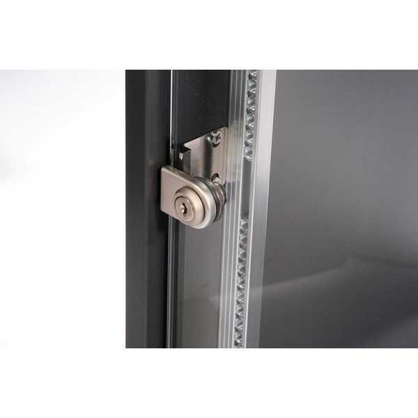 Thon Glass Door 20U Studio