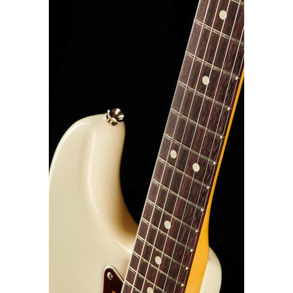 Fender AM Pro II Strat OWT