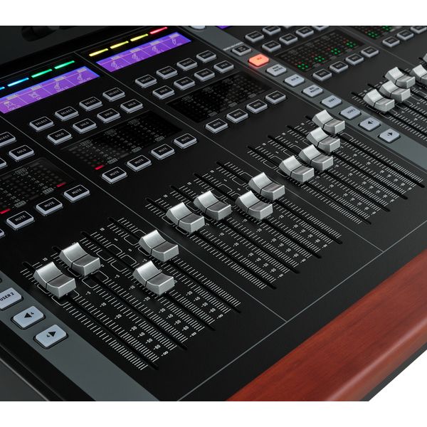 Behringer WING-Bk Case Bundle