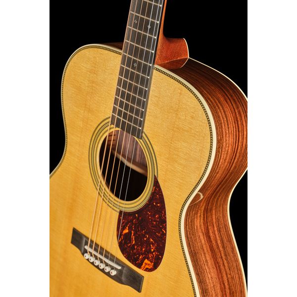 Martin Guitar OM28