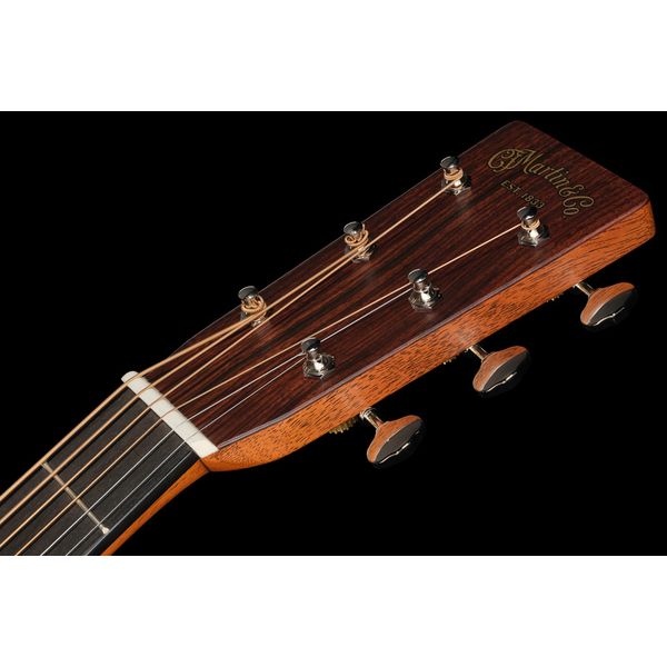 Martin Guitar 00028 Sunburst