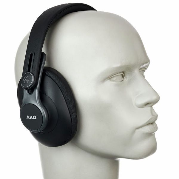 AKG K-371