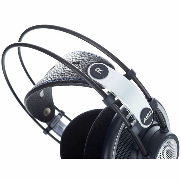 AKG K-702