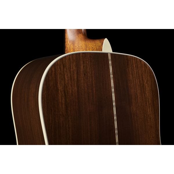 Martin Guitar D-28 Sunburst