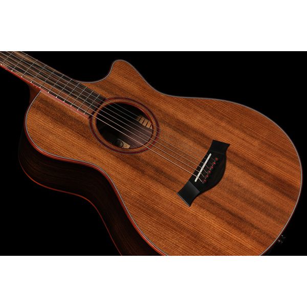 Taylor Custom #25: Le Rouge