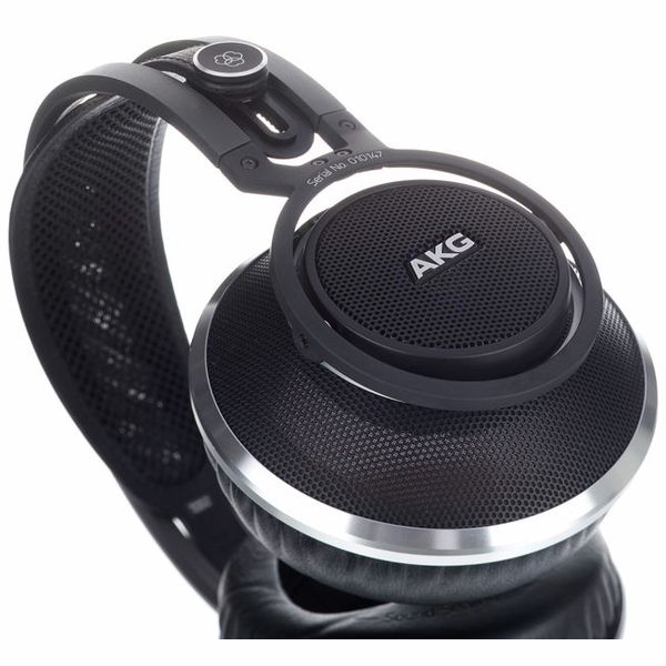 AKG K-812