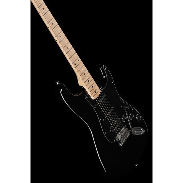 Squier Sonic Strat HSS Black Bundle