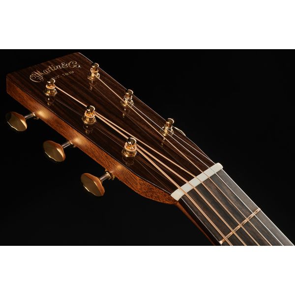 Martin Guitar D-28 Modern Deluxe