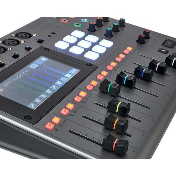 Zoom PodTrak P8 Podcast Mic Set