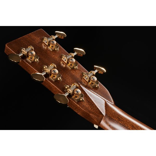 Martin Guitar D-28 Modern Deluxe