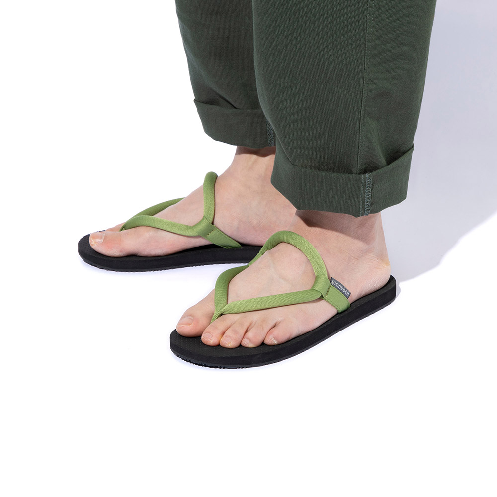 スリップオンサンダル