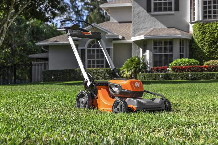 Lawn Xpert LE-322 prosumer lawn mower with battery & charger