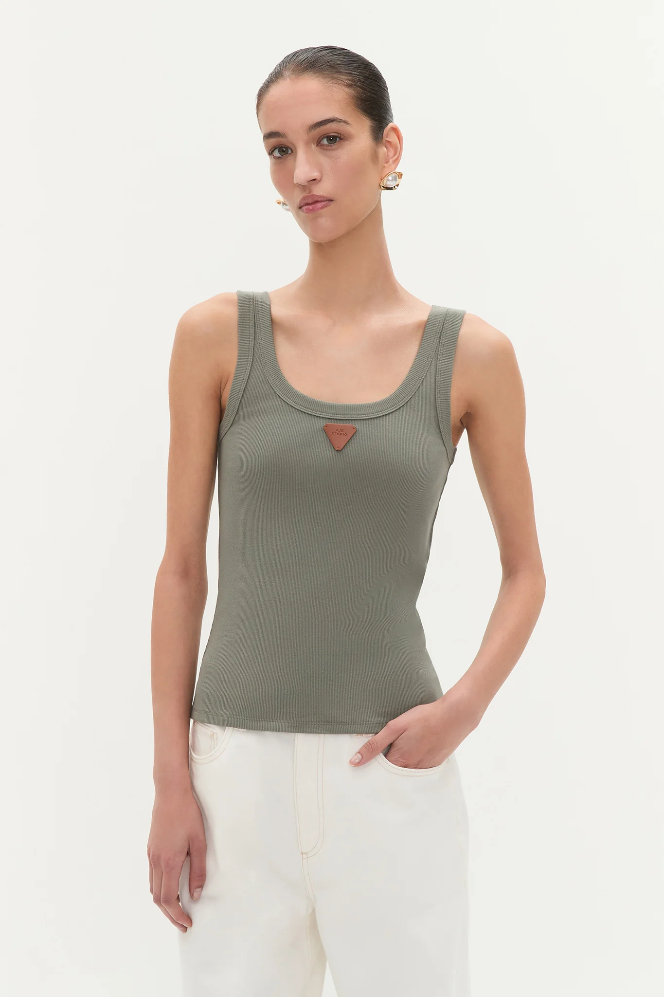 Cowrie Scoop Tank