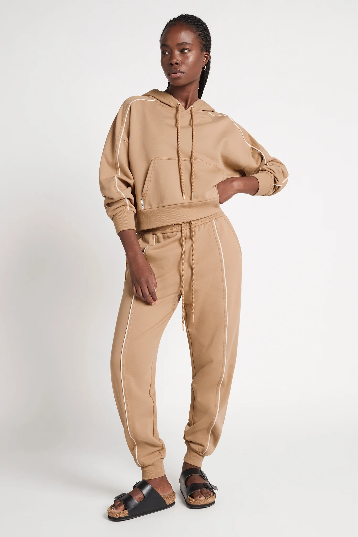 Cropped Essential Contrast Piping Hoodie 405