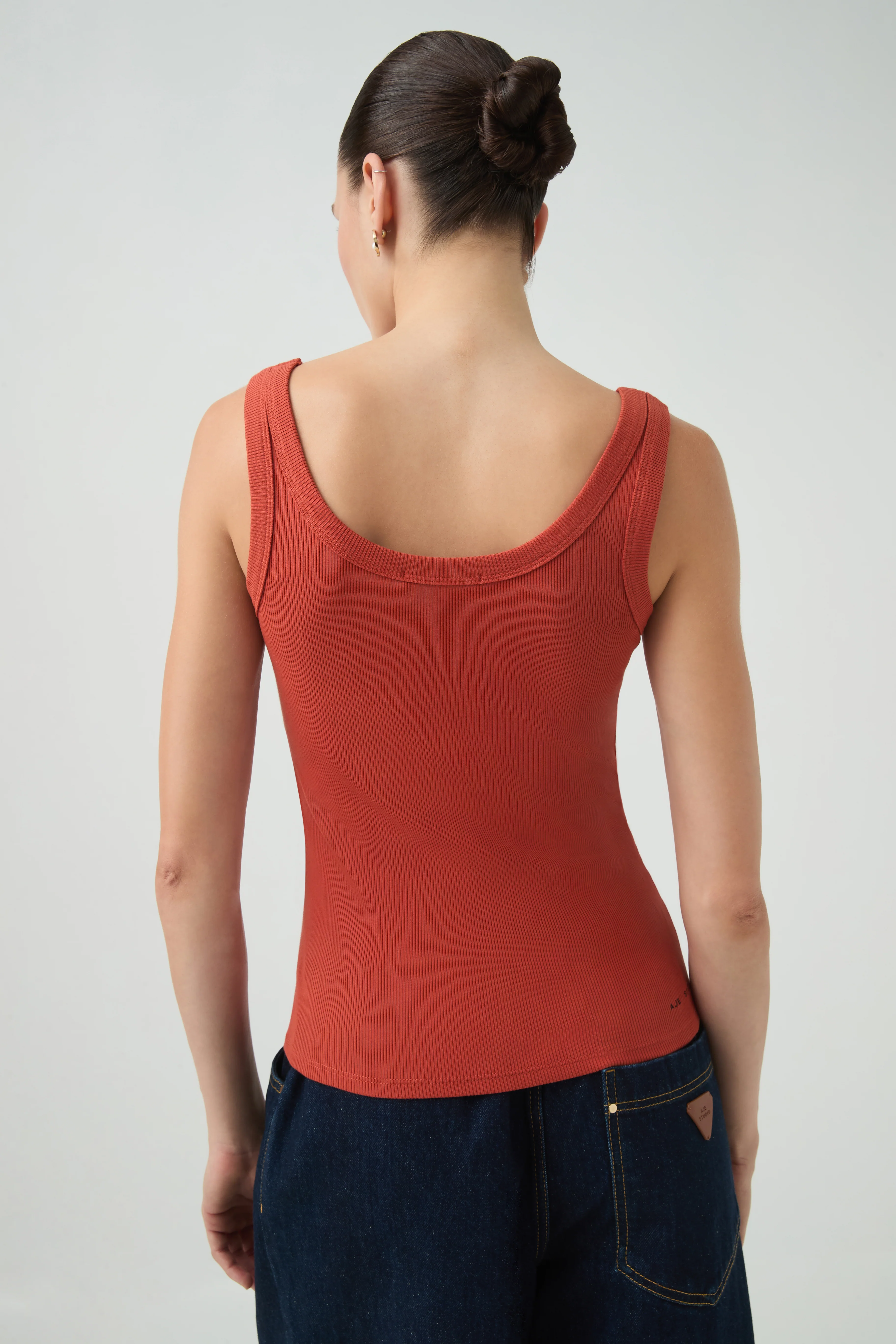 Cowrie Scoop Tank