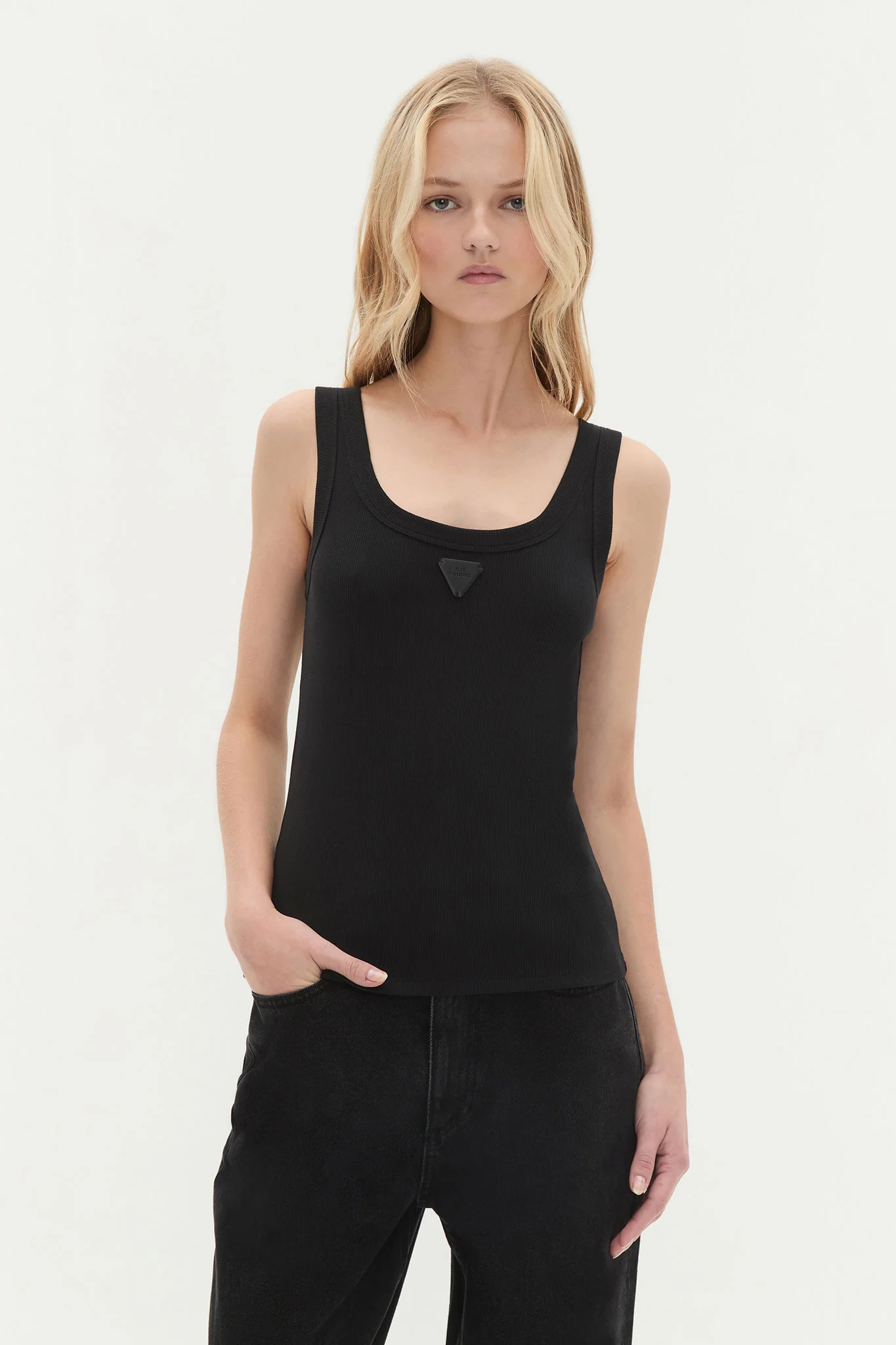 Cowrie Scoop Tank