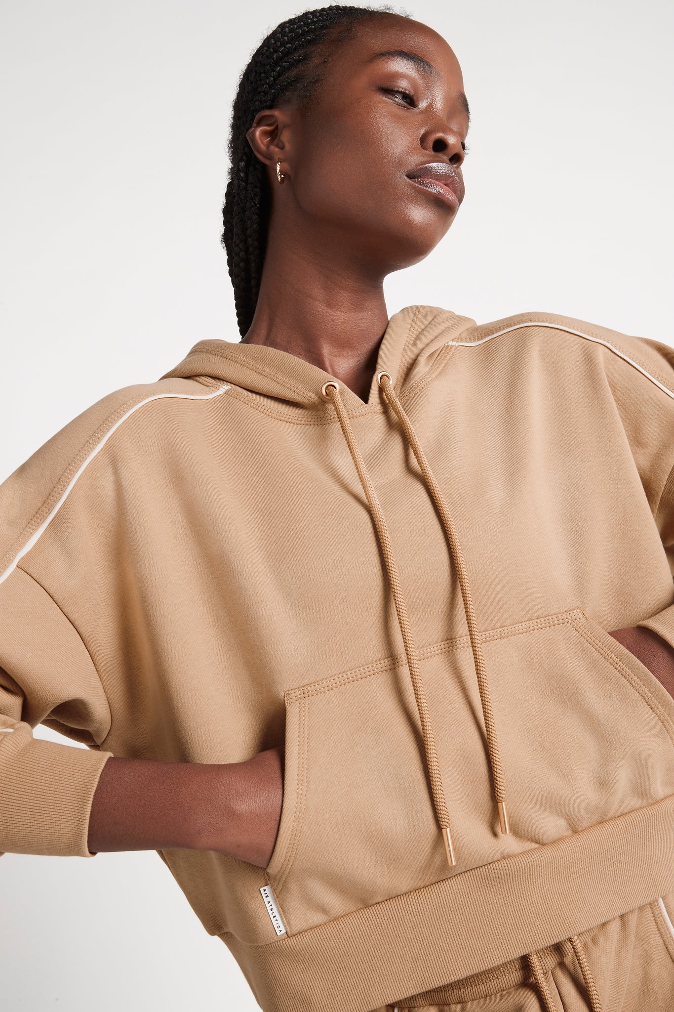 Cropped Essential Contrast Piping Hoodie 405