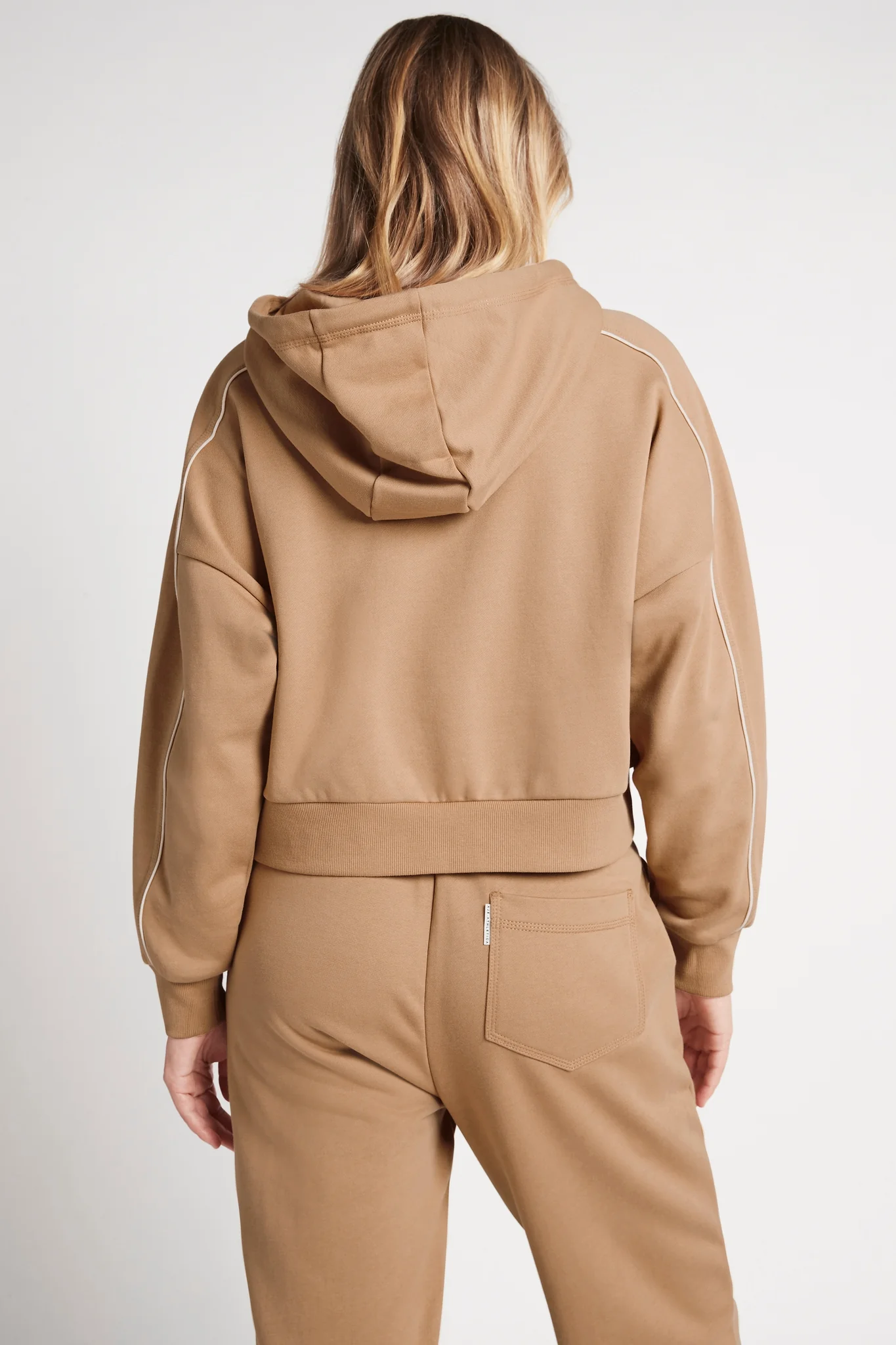 Cropped Essential Contrast Piping Hoodie 405