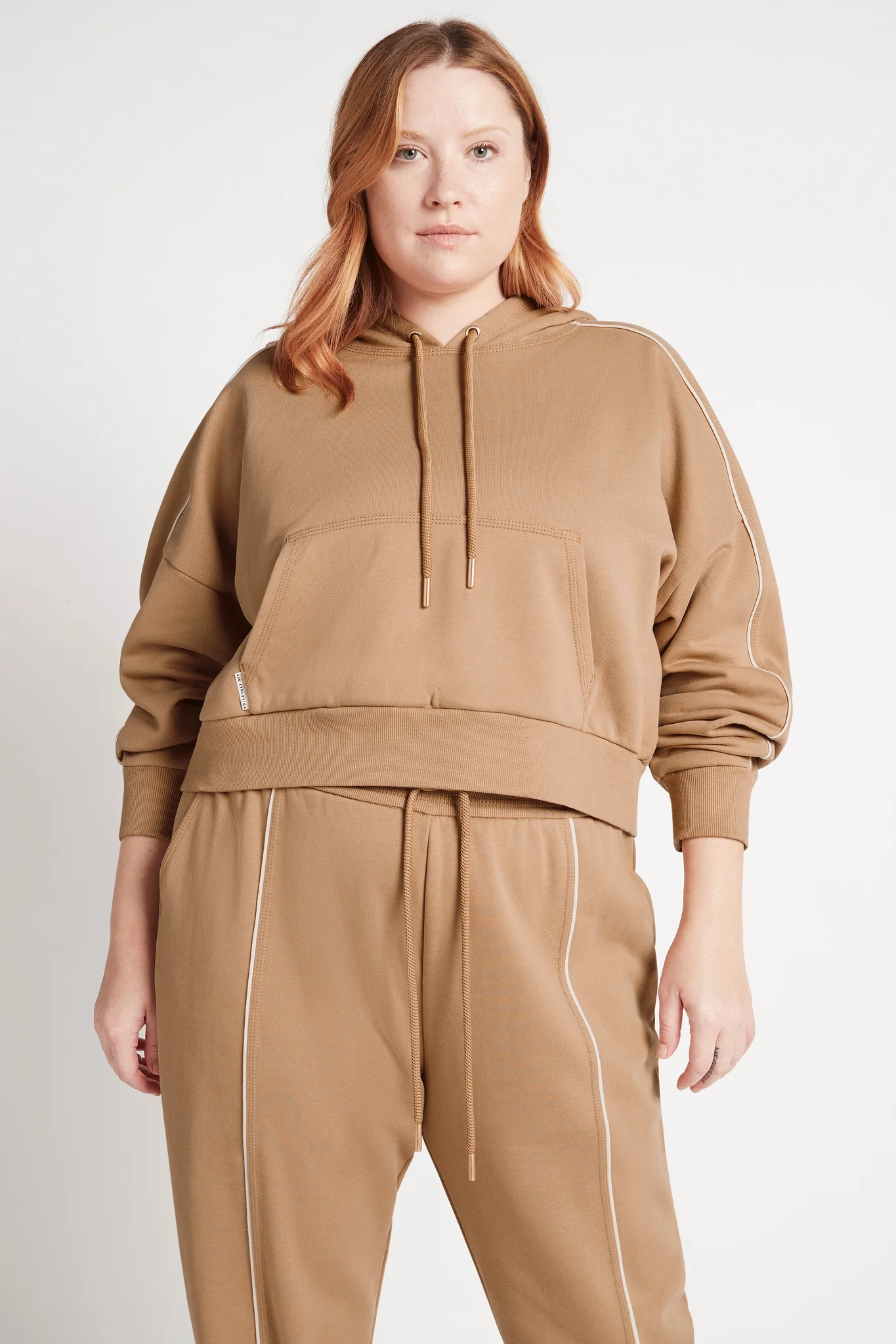 Cropped Essential Contrast Piping Hoodie 405