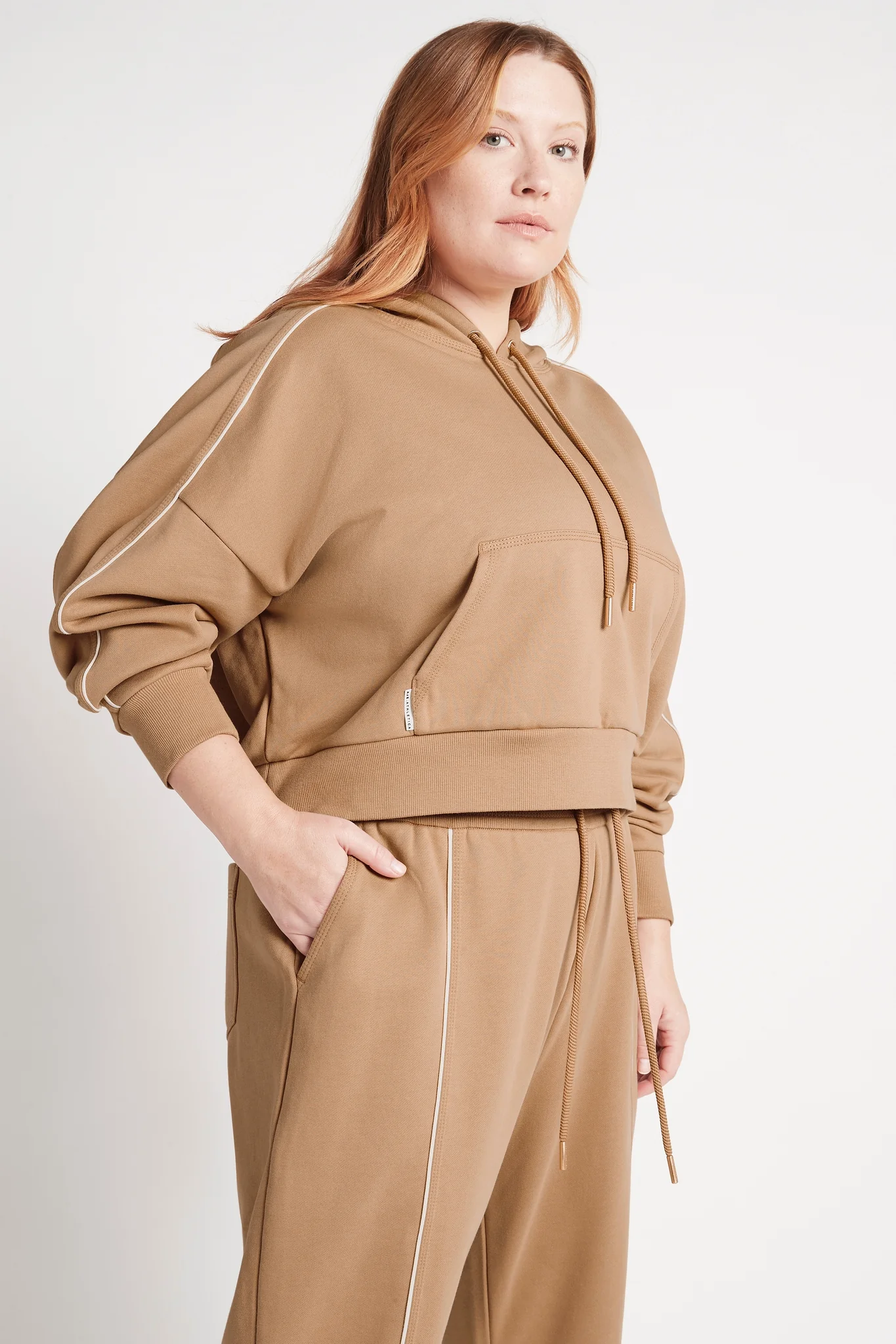 Cropped Essential Contrast Piping Hoodie 405