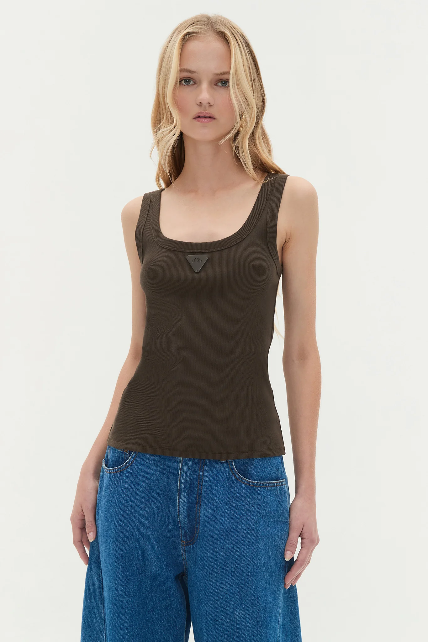 Cowrie Scoop Tank