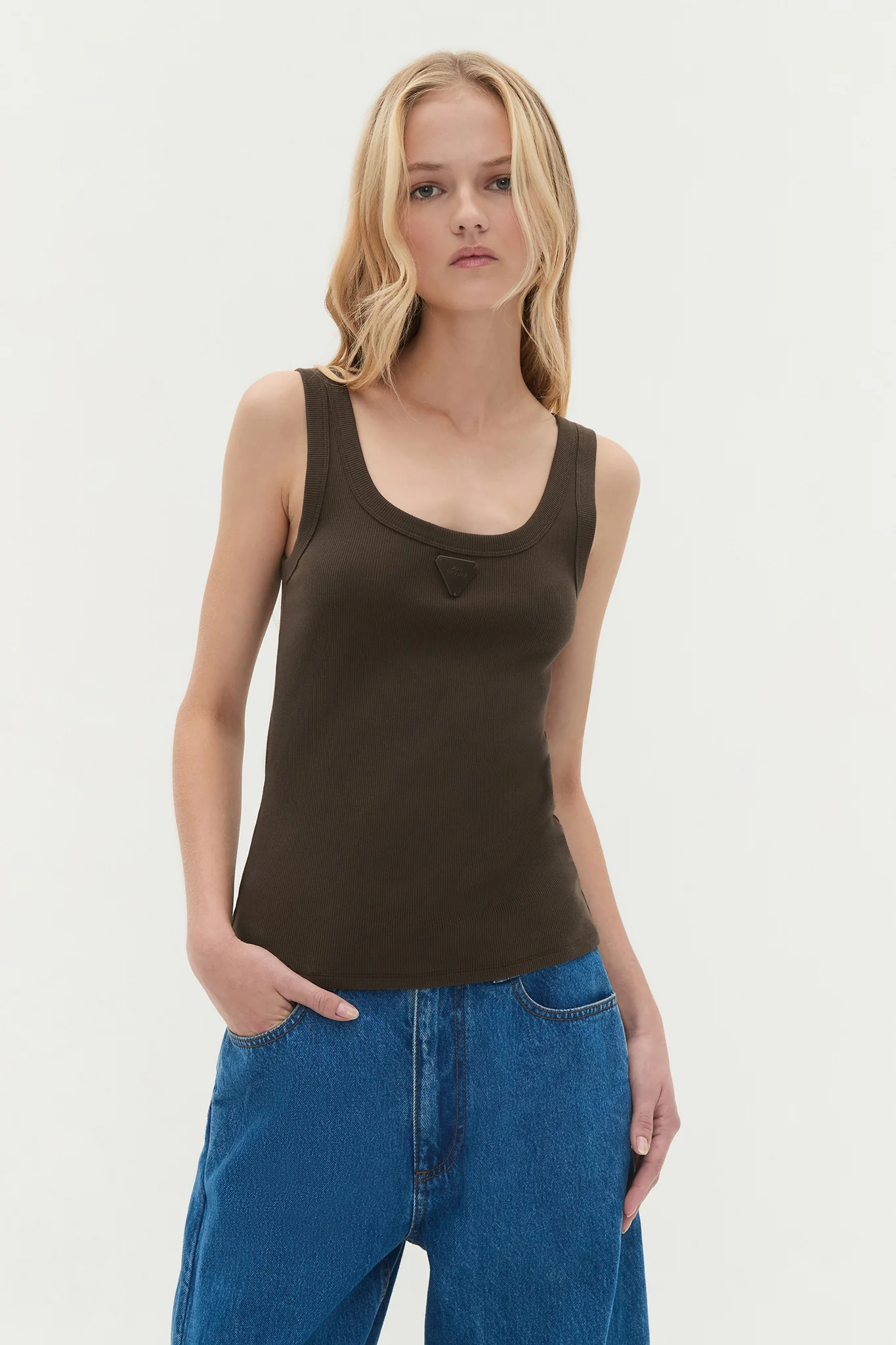 Cowrie Scoop Tank