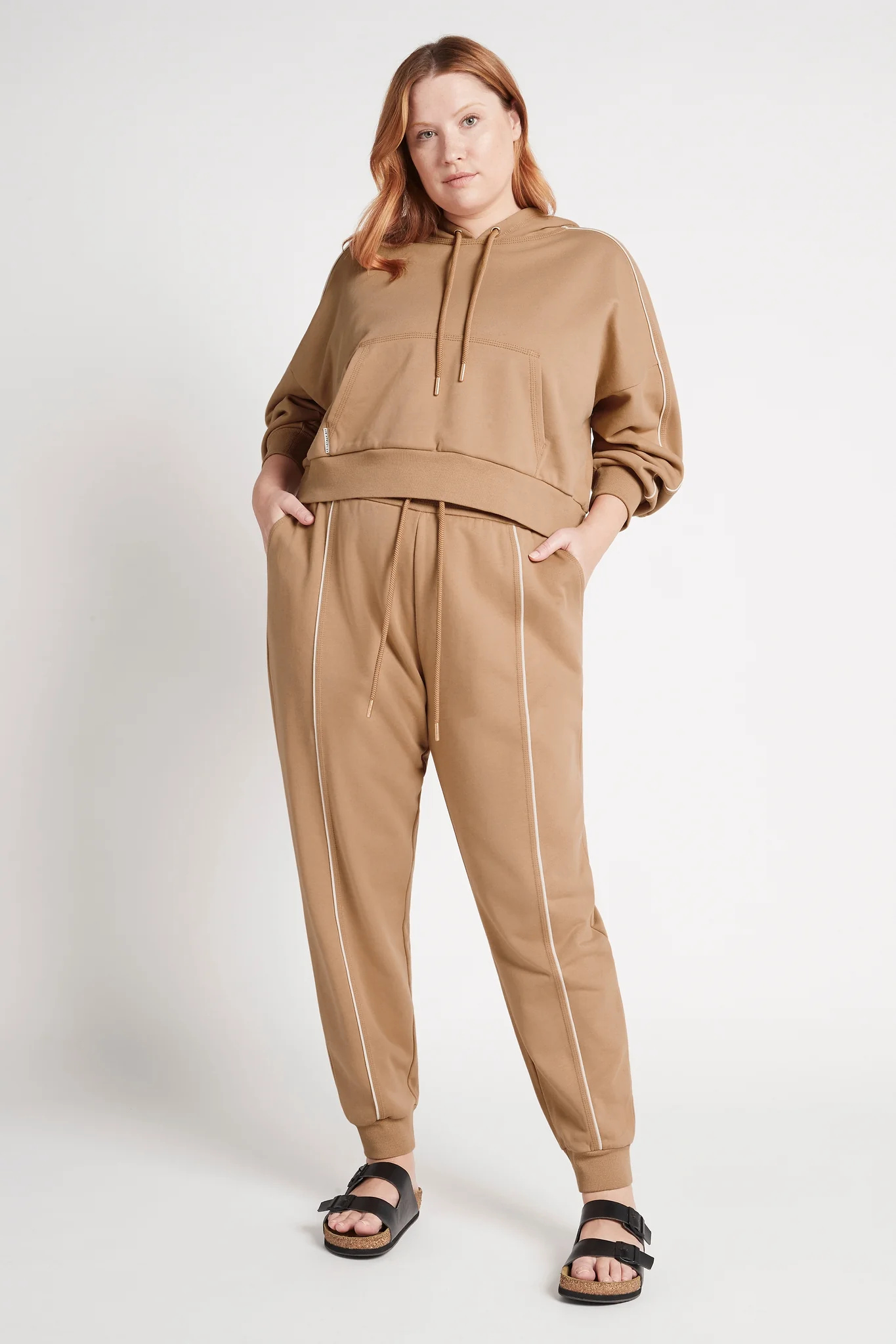 Cropped Essential Contrast Piping Hoodie 405