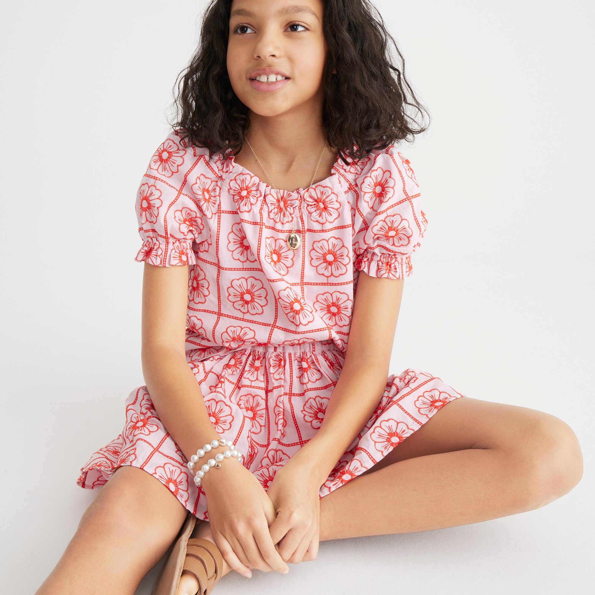 Girls' puff-sleeve top with embroidery