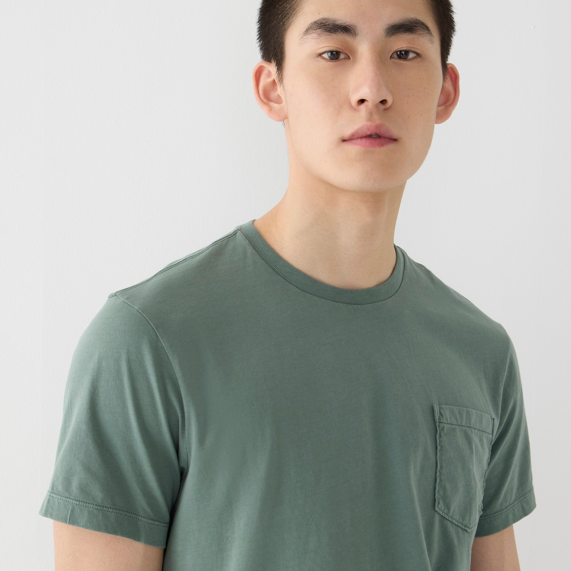 Broken-in short-sleeve pocket T-shirt