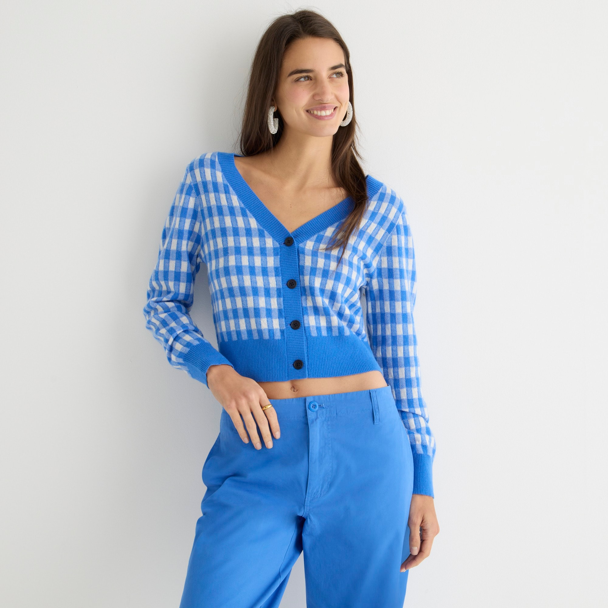 Cashmere cropped V-neck cardigan sweater in gingham