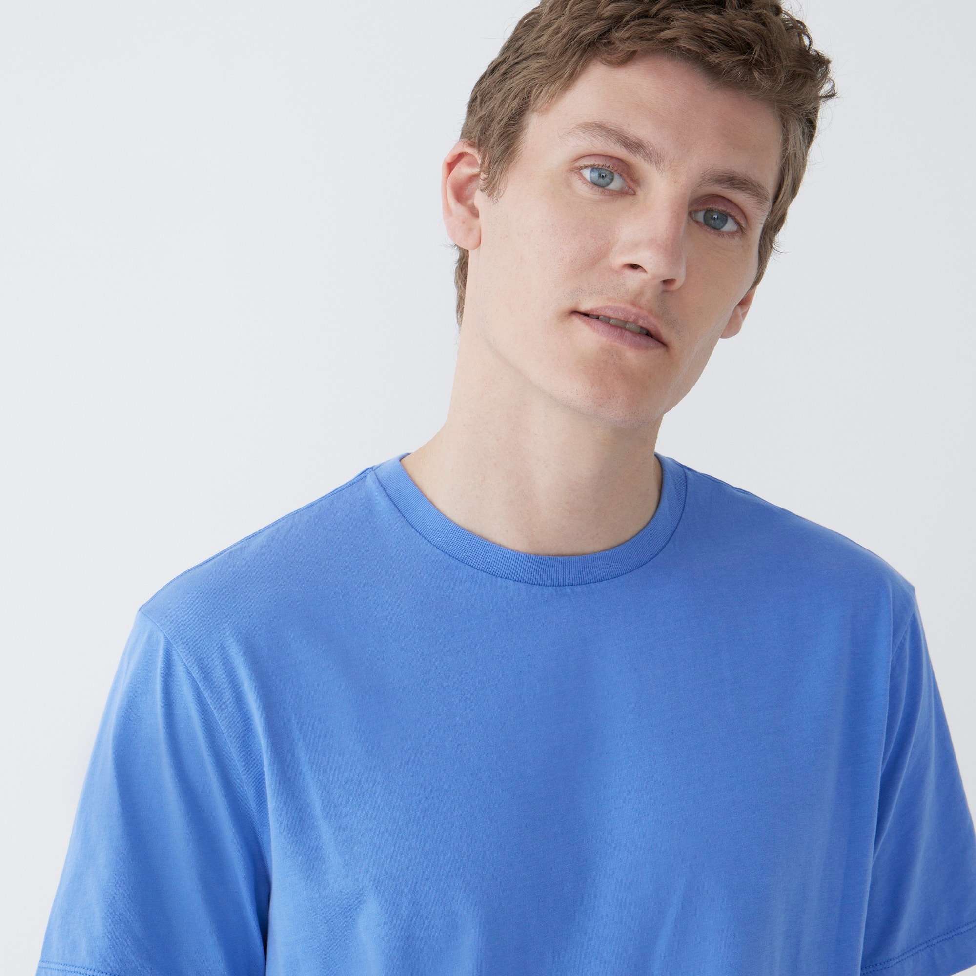 Broken-in short-sleeve T-shirt