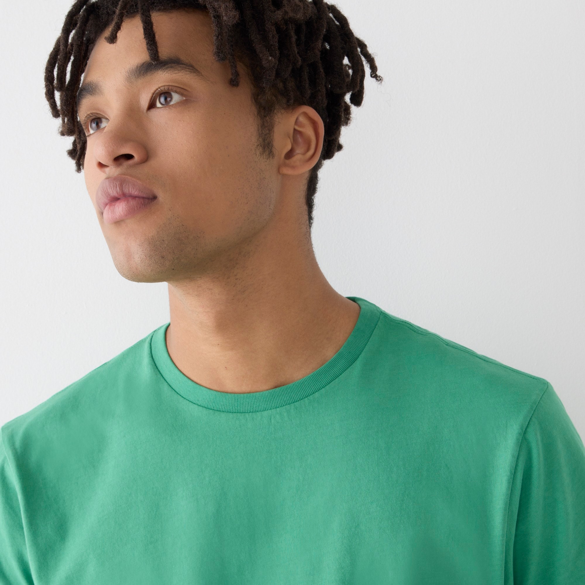 Broken-in short-sleeve T-shirt