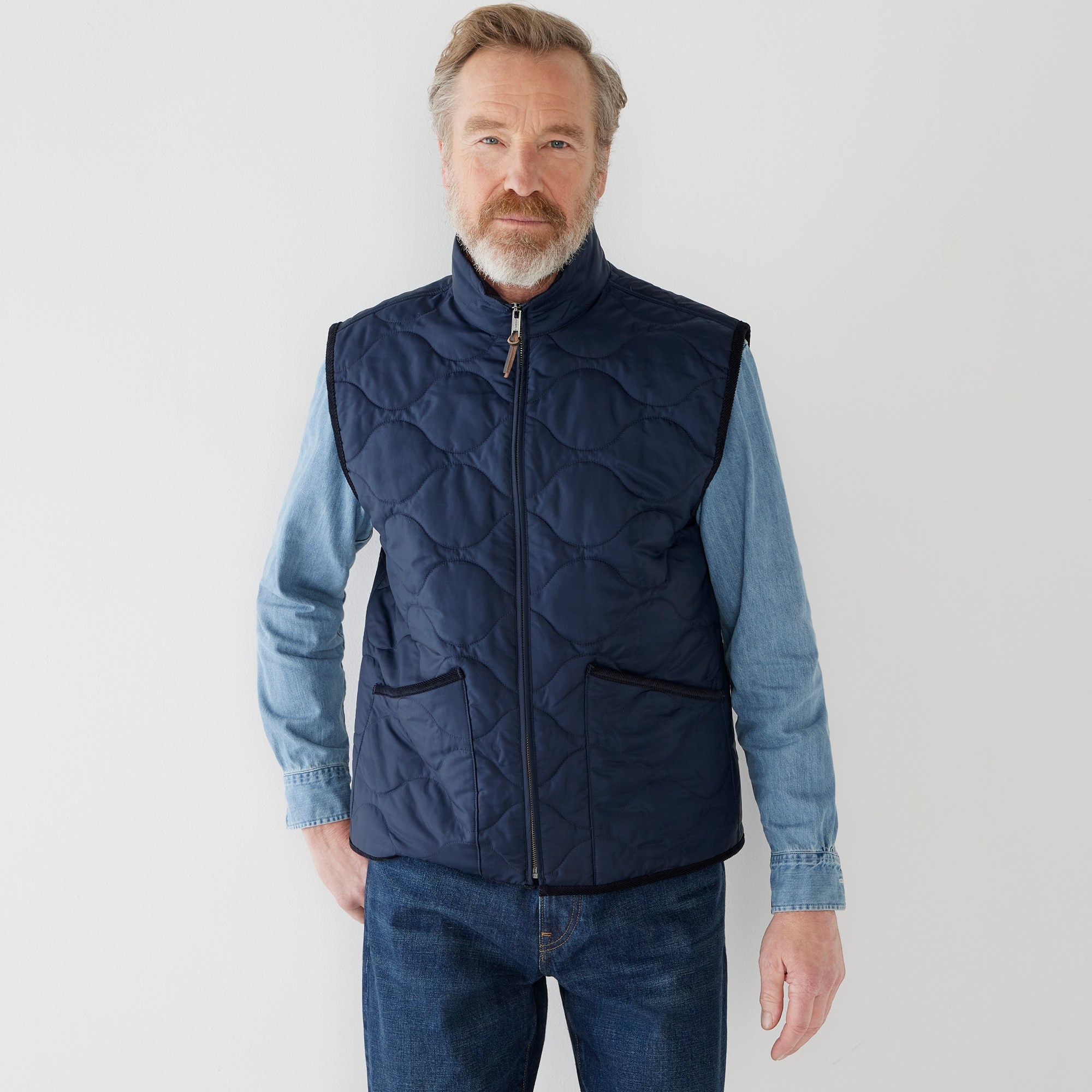 Onion-quilted vest with corduroy collar