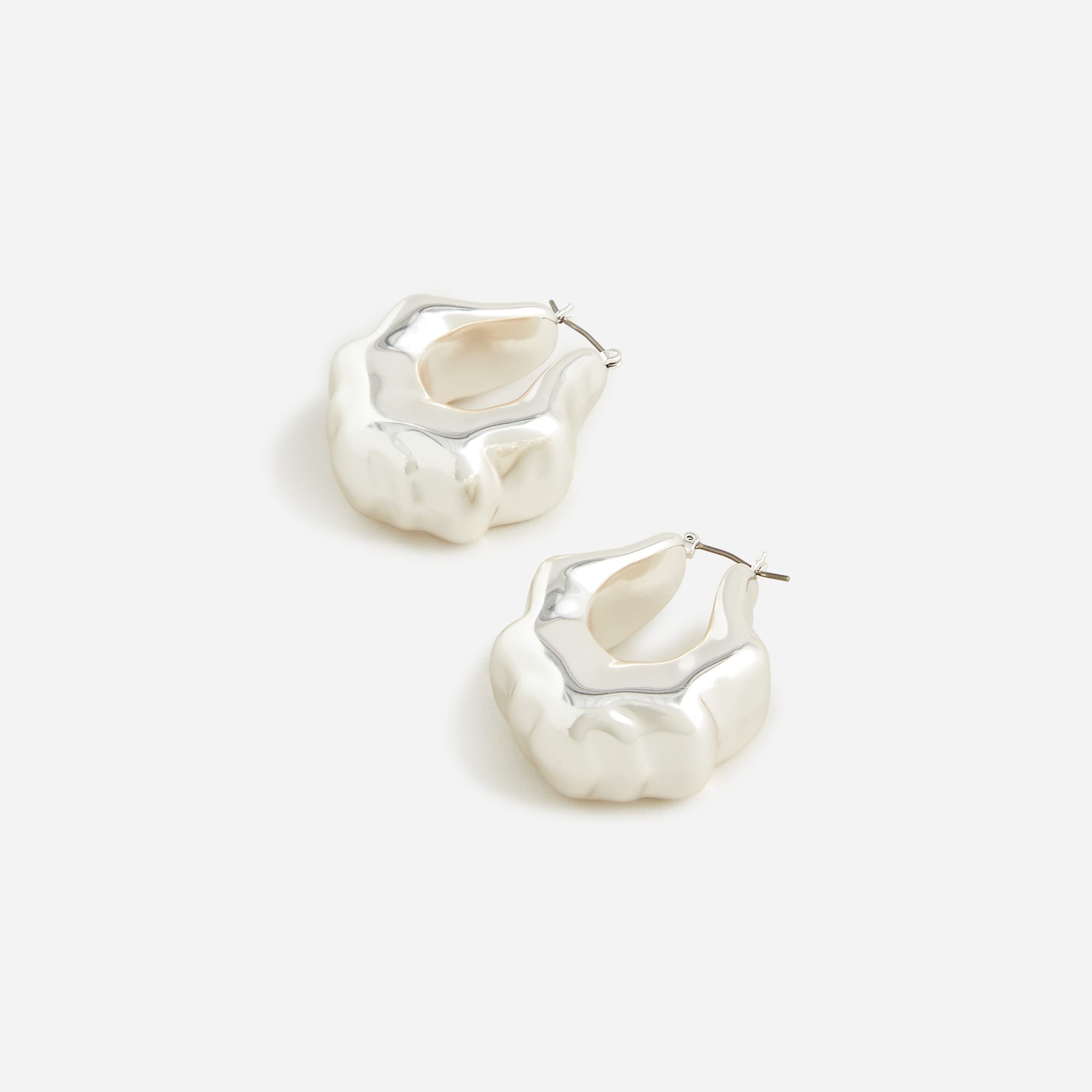 Lightweight sculpted hoop earrings
