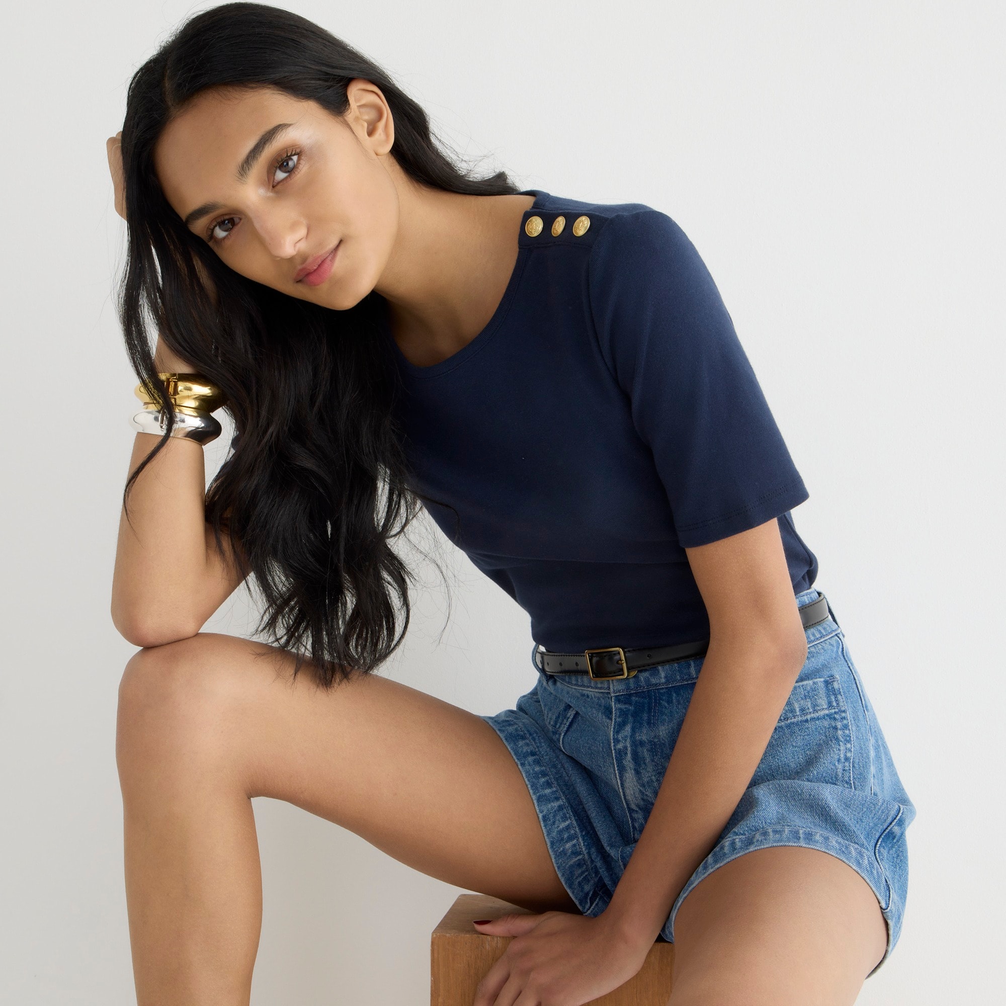 Perfect-fit elbow-sleeve T-shirt with buttons