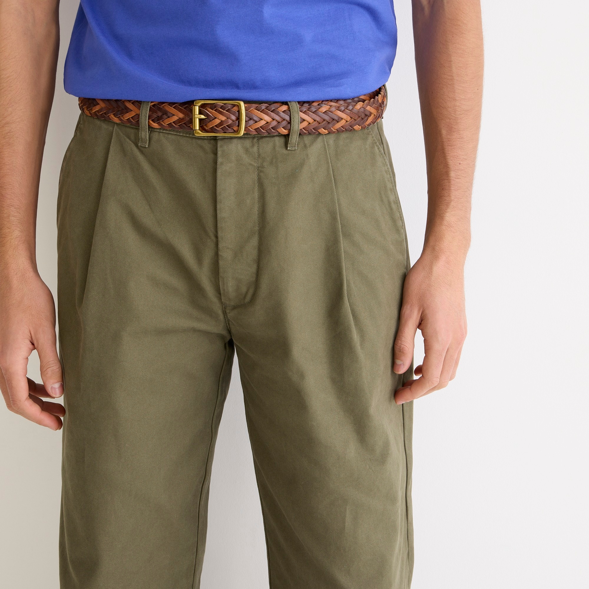 Classic Relaxed-fit pleated chino pant