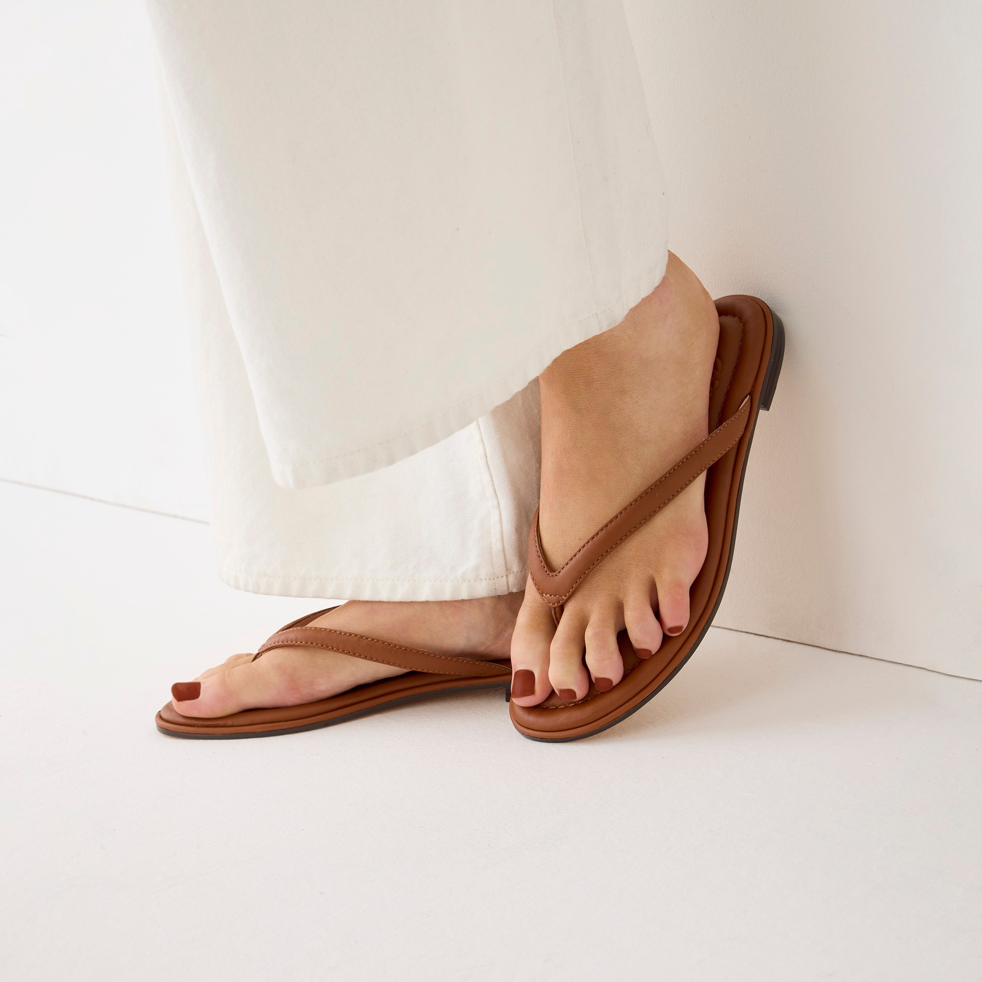 Menorca padded thong sandals in leather