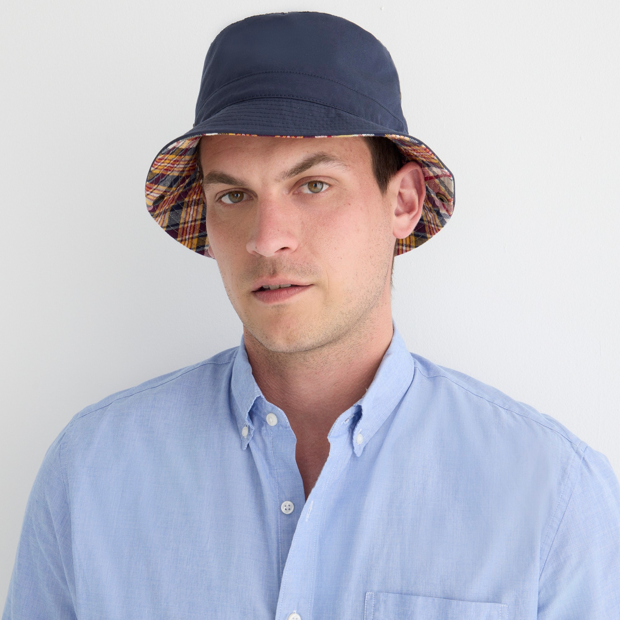 Reversible bucket hat in plaid