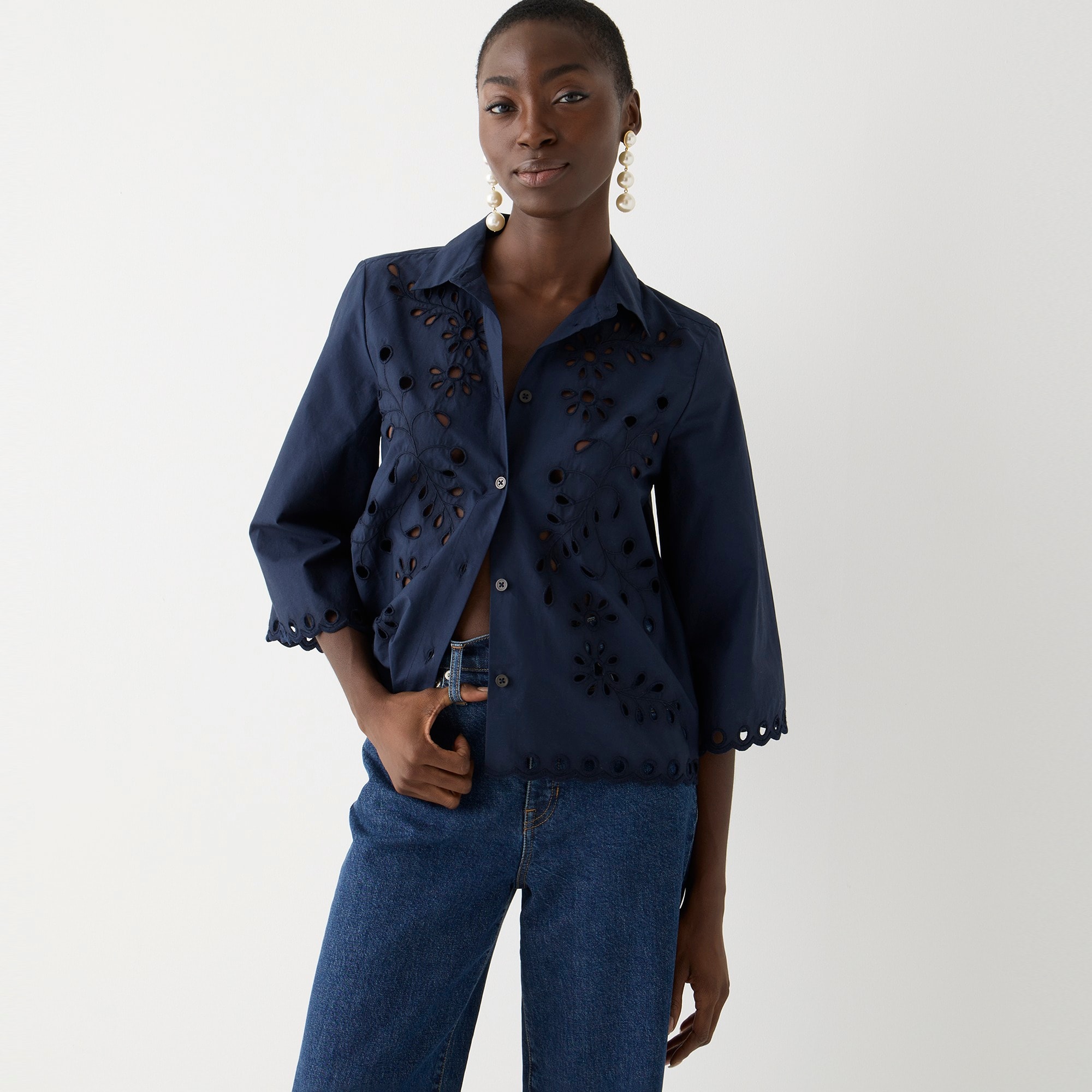 Collection button-up bow top in cotton poplin eyelet