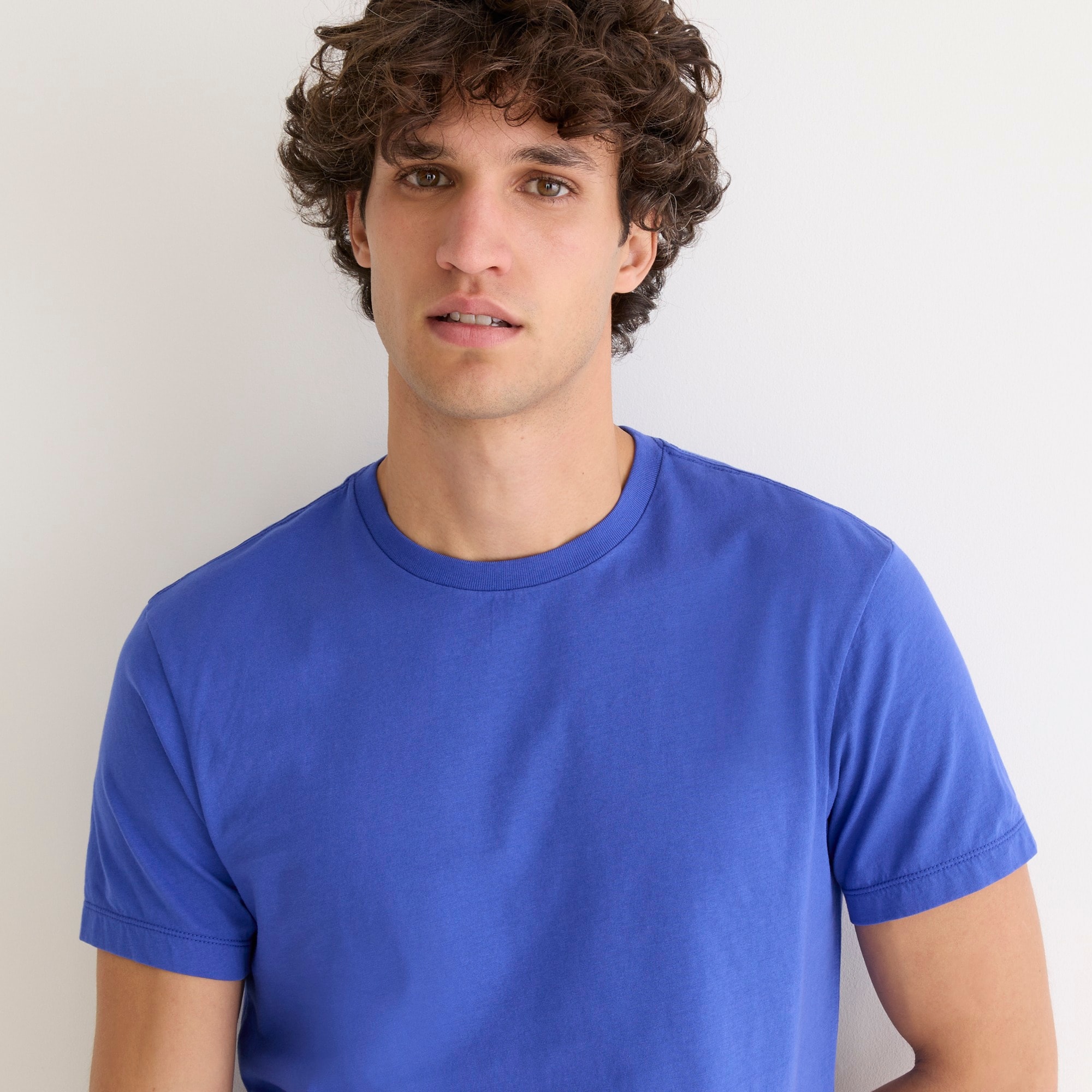 Broken-in short-sleeve T-shirt