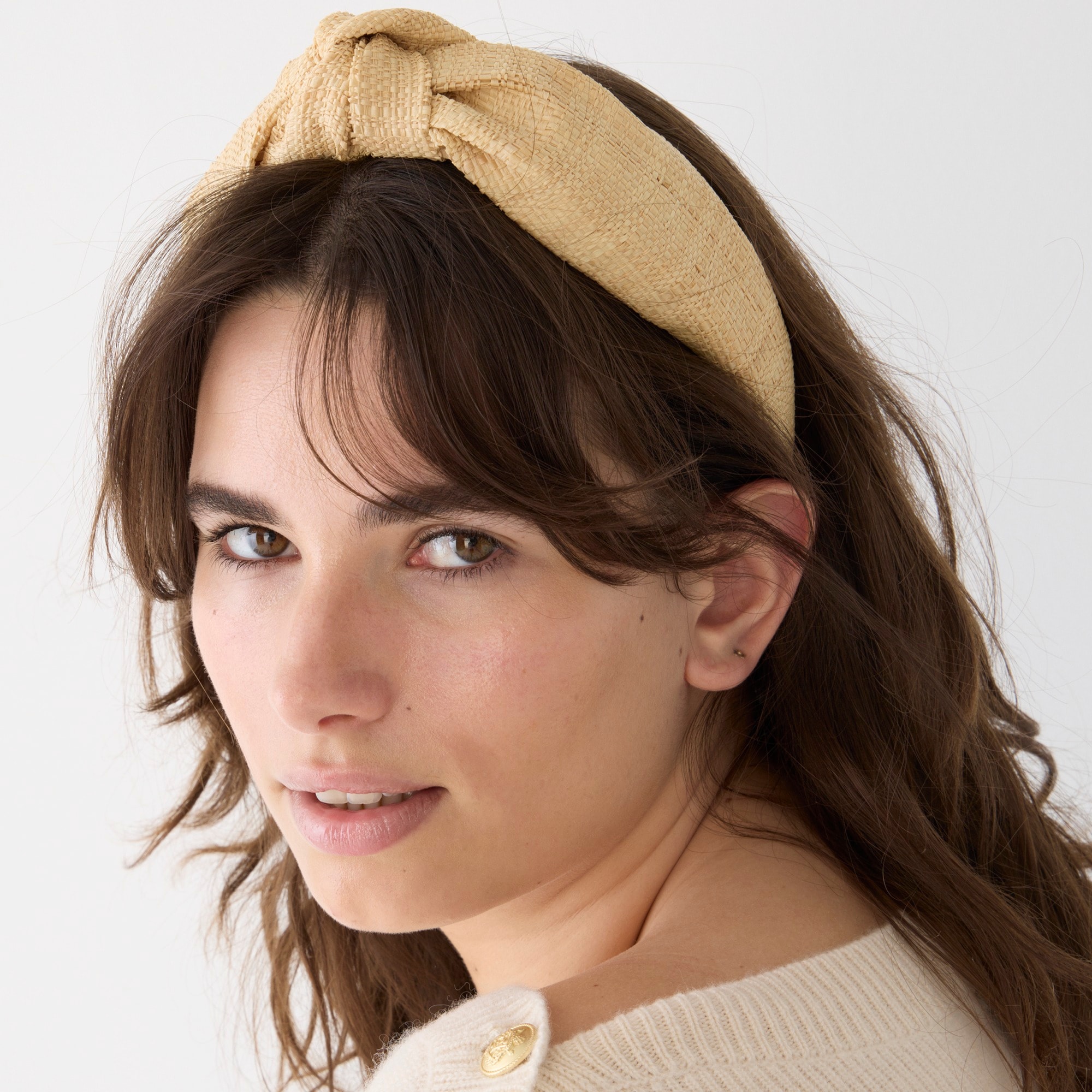 Knot headband in raffia