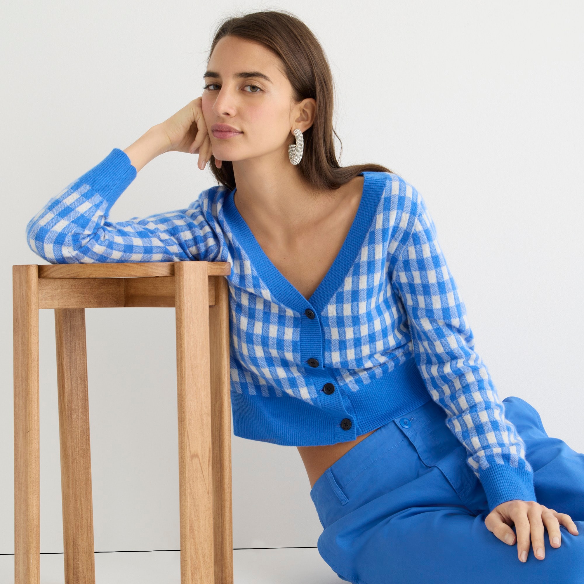 Cashmere cropped V-neck cardigan sweater in gingham