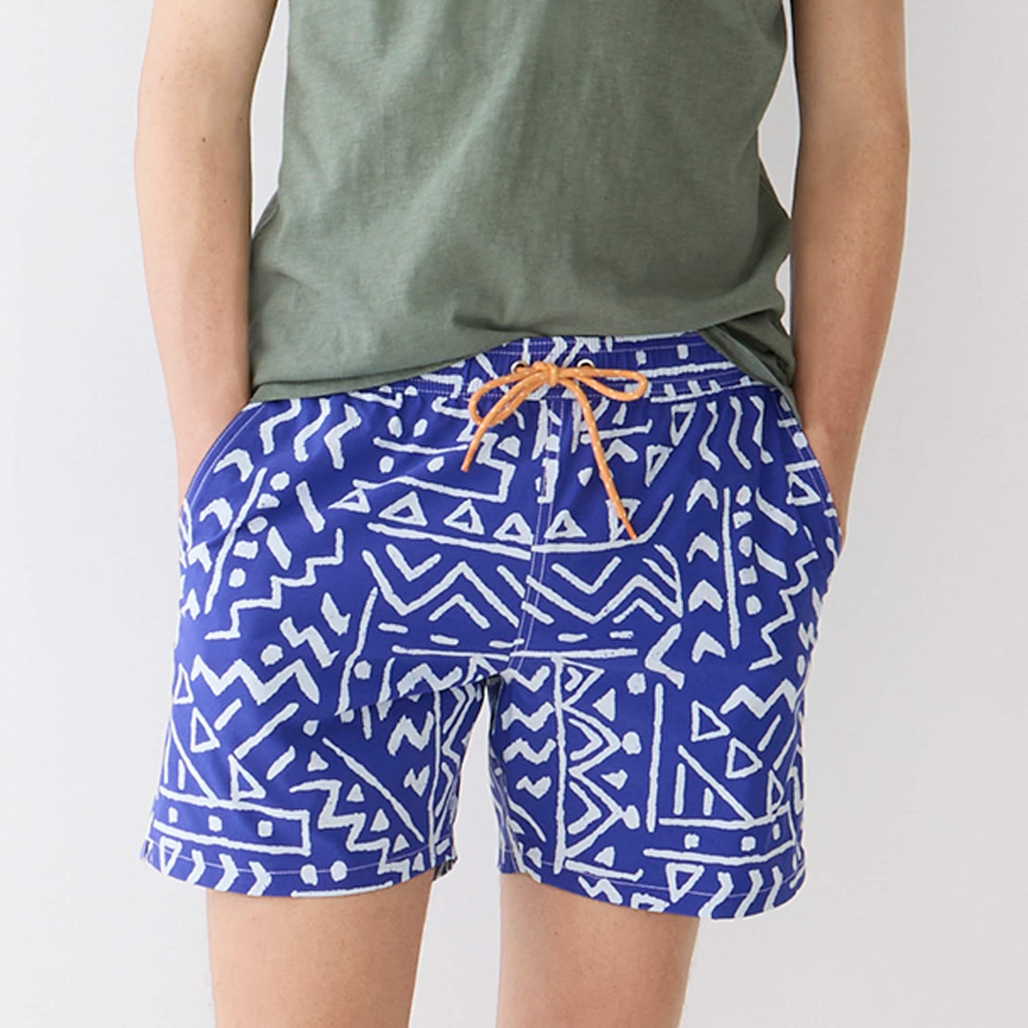 6'' stretch swim trunk in print with ECONYL® nylon