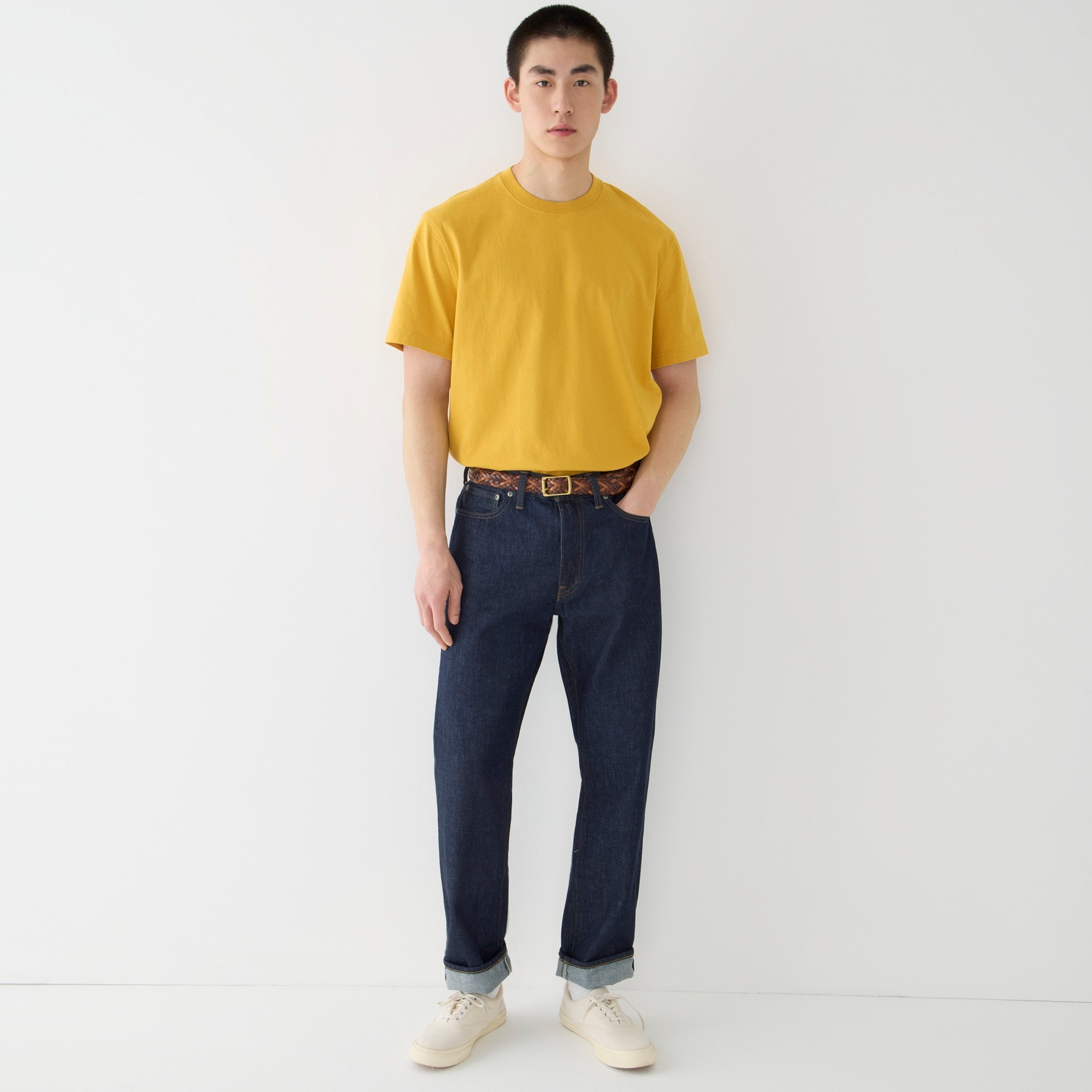Relaxed premium-weight cotton no-pocket T-shirt