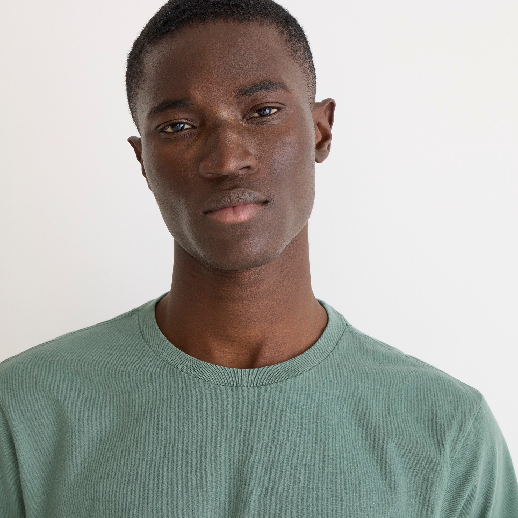 Broken-in short-sleeve T-shirt