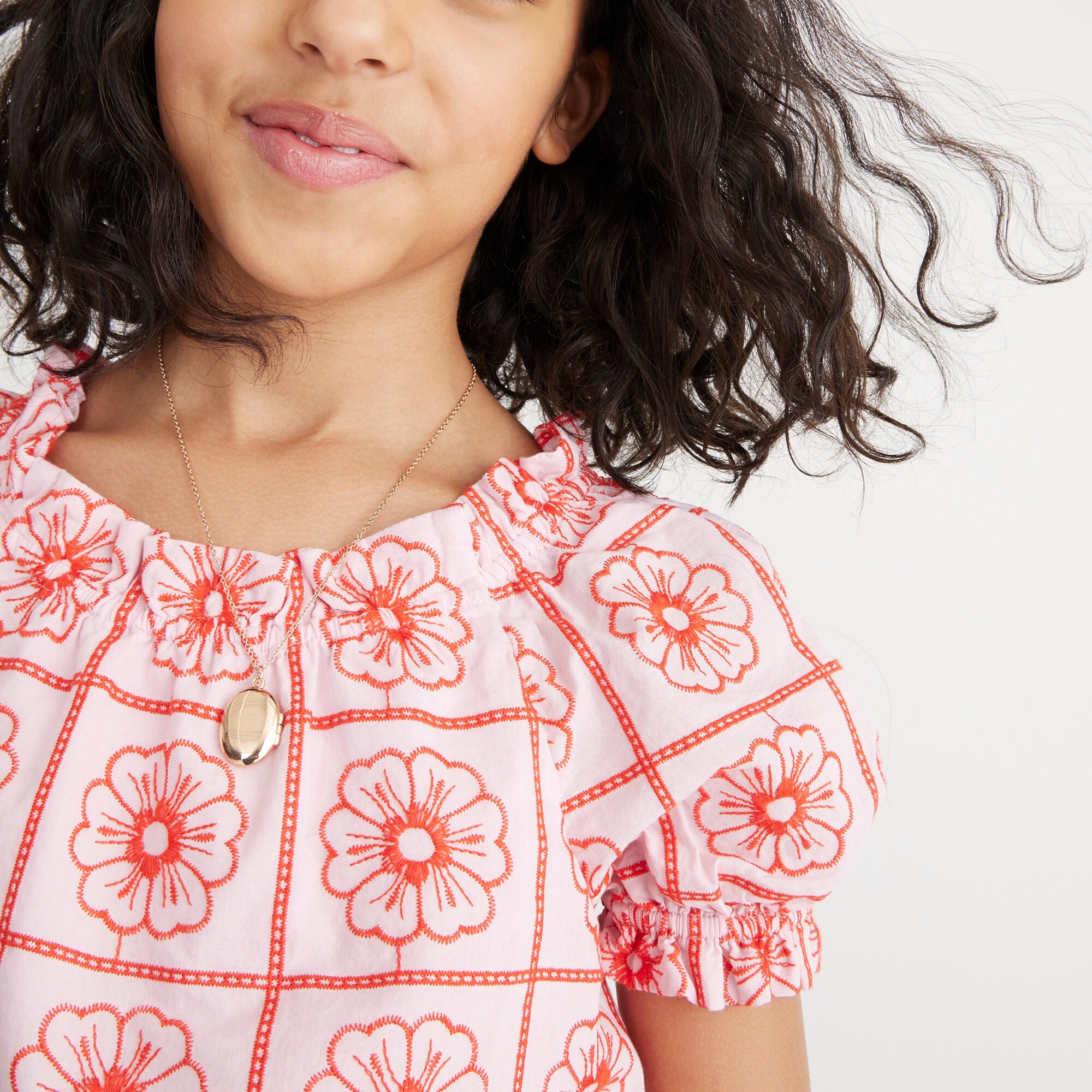Girls' puff-sleeve top with embroidery