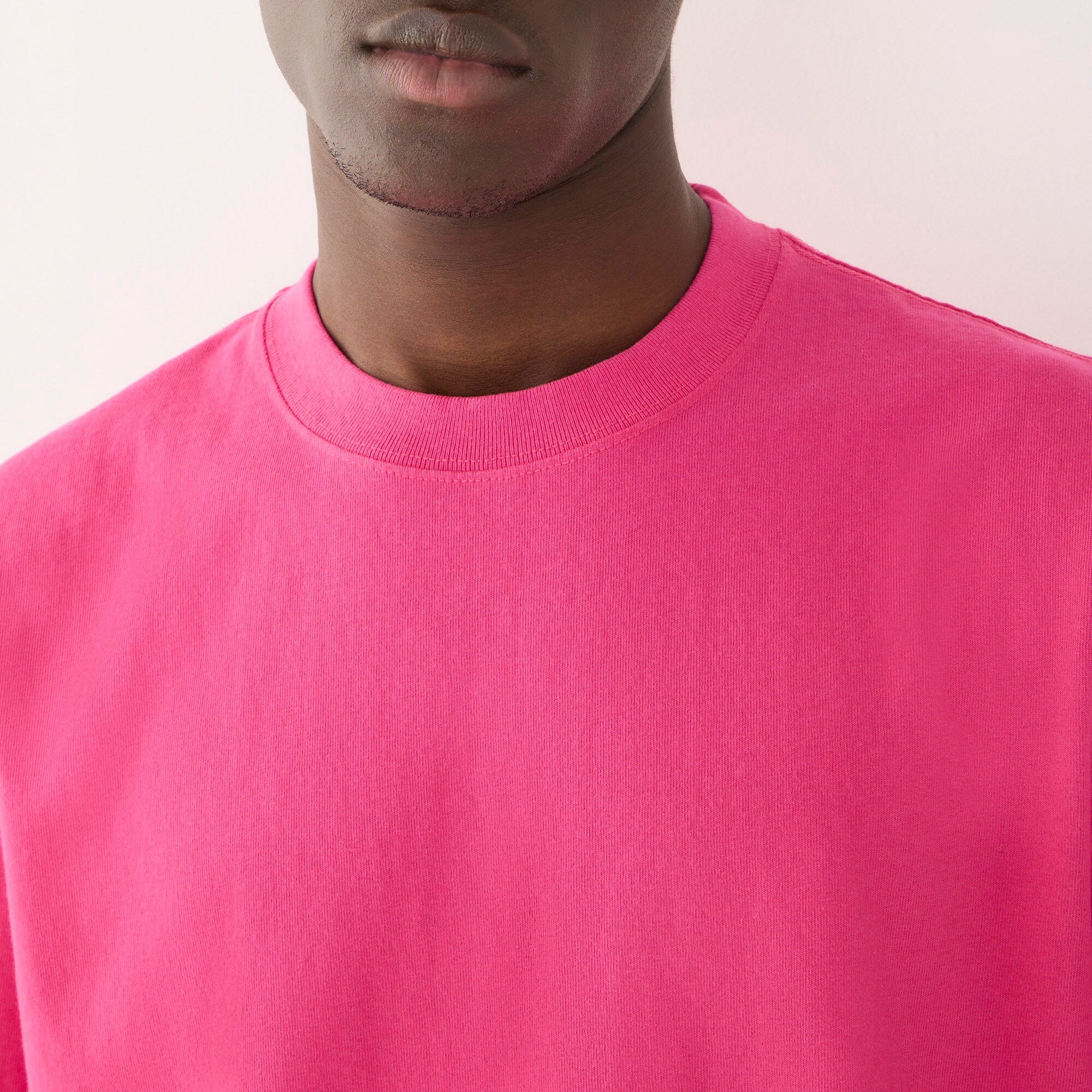 Relaxed premium-weight cotton no-pocket T-shirt