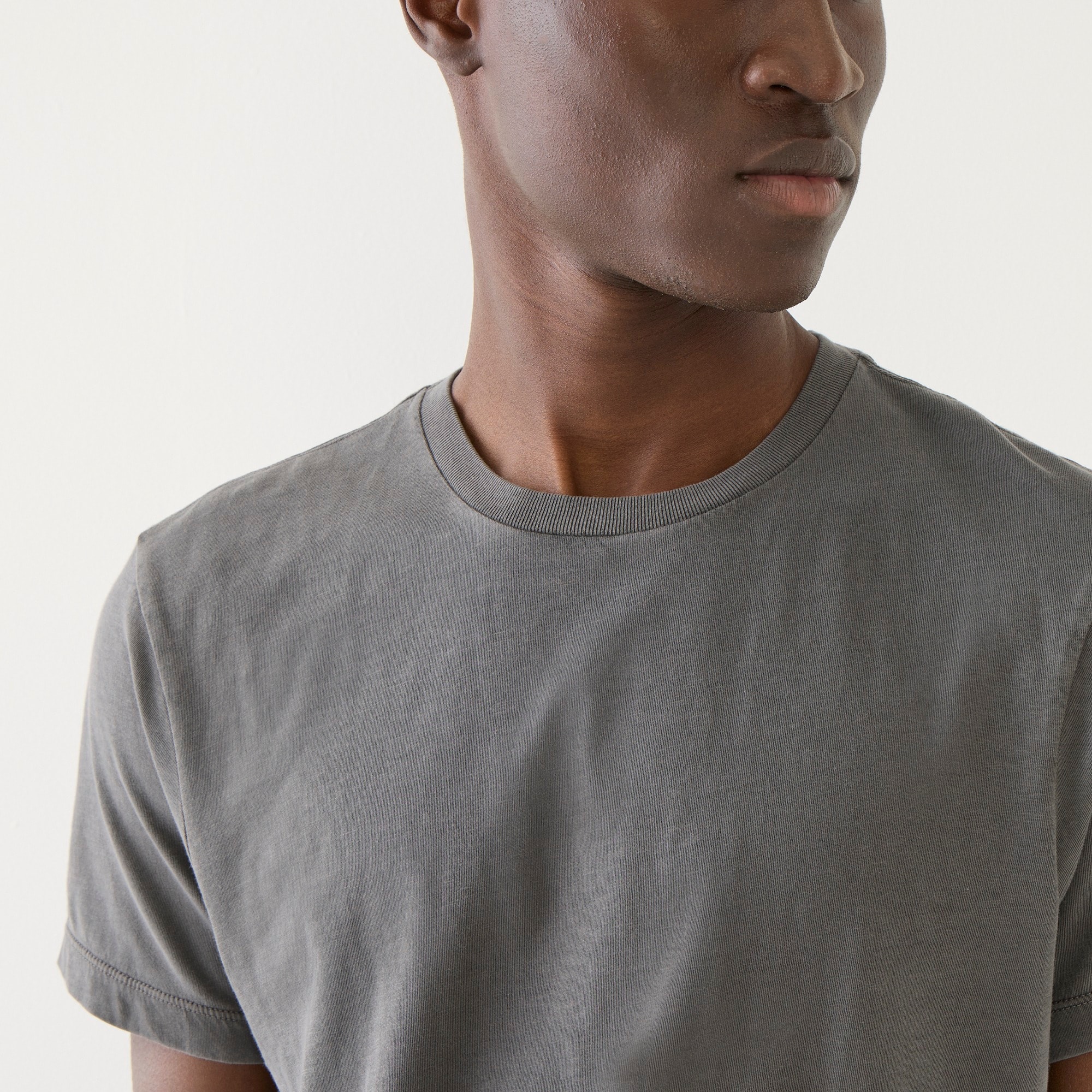 Broken-in short-sleeve T-shirt