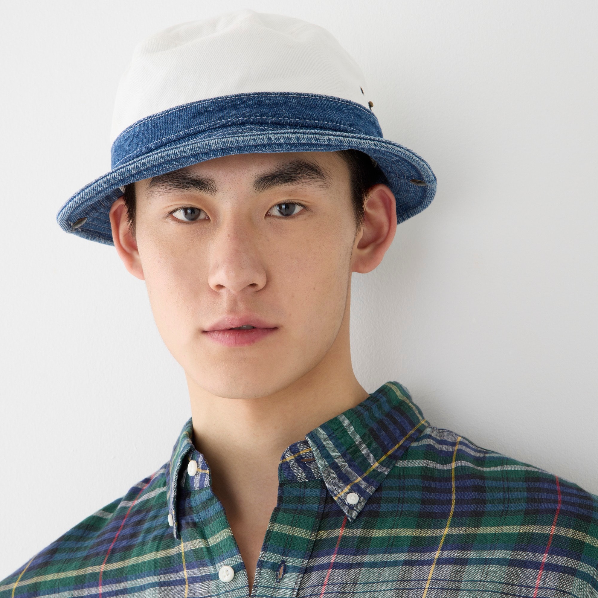 Bucket hat with snaps in denim twill