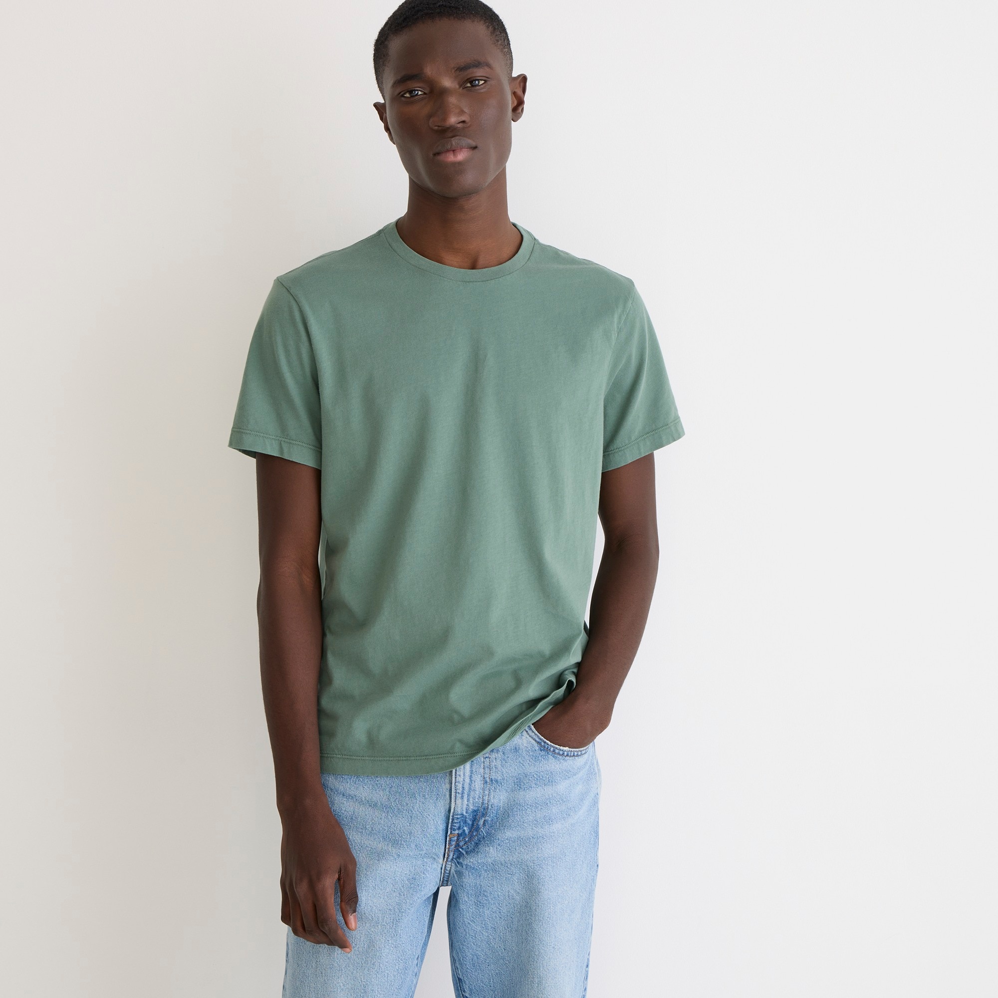 Broken-in short-sleeve T-shirt